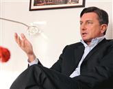 “Če  že moram biti poražen, naj me porazijo ljudje, ki jim pripadam,” je bil dramatičen  Borut Pahor  v dnevni sobi družinske hiše v Šempetru   