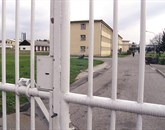 Polovico obsojencev, ki pravnomočnost sodbe dočakajo na prostosti, morajo v zapor privesti prisilno, druga polovica jih prikoraka za zapahe sama Foto: Srdjan Živulović/Bobo