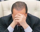 Danes so se v italijanskih medijih z izjemno hitrostjo razširile govorice, da bi premier Silvio Berlusconi zaradi vladne in finančne krize v državi utegnil odstopiti že v nekaj dneh Foto: STA