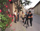 Japonska TV ekipa je največ časa posvetila snemanju v Šempasu, kjer živi Kensuke Koike (v sredini) Foto: Leo Caharija