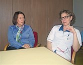 Nadja Vidmar (levo) in Vesna Bizjak, gonilni sili skupine Spominčica za pomoč pri demenci Foto: Tomo Šajn