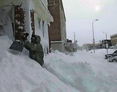 Polarni vrtinec, ki je večji del ZDA prekril z ubijalskim mrazom, podira vse rekorde, saj so temperature večinoma nižje kot na Antarktiki, v Georgiji na jugu pa je bilo zjutraj hladneje kot na Aljaski 