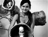Ana Kranjc ob svojih skulpturah iz voska  Foto: Primož Brecelj