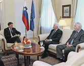 Zadnja iz vrst poslancev sta včeraj pri predsedniku Pahorju prišla na vrsto predstavnika narodnosti  Laszlo Göncz in  Roberto Battelli (desno)   Foto: STA