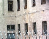 V italijanskih zaporih (na fotografiji je goriški), je gneča, visok je tudi delež tujcev Foto: Bumabaca