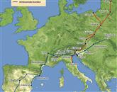 Pogled na Jadransko-baltski koridor (rdeča barva) kaže, da je Italiji, ki ima v Bruslju množico lobistov,  uspelo na ta koridor navezati tudi Trst. Koper pa ostaja kot ključno pristanišče le na Sredozemskem koridorju (modra barva).  