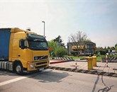 Tovornjakarji, ki parkirajo v Vrtojbi, bodo imeli boljše razmere za oddih in počitek  Foto: Leo Caharija