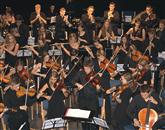 Na koncertu v bovškem Kulturnem domu je Simfonični orkester Orkesterkampa občinstvu pričaral doživetje glasbe kot izraza čiste ljubezni Foto: Picasa