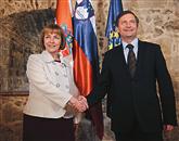 Zunanja ministrica Hrvaške Vesna Pusić in njen slovenski kolega Karl Erjavec Foto: STA