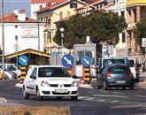 Stranski učinek računalniške napake na zapornici ob vhodu v Piran je bil pospešen odziv neplačnikov 