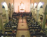 Komorni zbor Megaron na Pomladnem koncertu v cerkvi  na Mirenskem gradu   