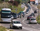 V poletnih mesecih, ko je na cestah največ avtomobilov, se prometna varnost običajno poslabša Foto: Zdravko Primožič/Fpa