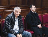 Pravosodni policisti so  Marka Markoviča in Kosto Aleksandrova pripeljali iz koprskega zapora. Kriminalisti so ju prijeli 18. julija, štiri mesece po umoru v Čežarjih. Foto: Tomaž Primožič/Fpa