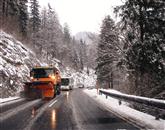 Sneg upočasnil promet, a večjih težav ni bilo