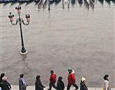 V Benetkah za danes zvečer znova napovedujejo visoko plimo, tako da bo po napovedih poplavljena polovica mesta Foto: Reuters