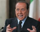 Vodja italijanske desne sredine Silvio Berlusconi je danes opozoril, da bo zrušil vladno koalicijo, če ne bo ukinjen v Italiji nepriljubljen davek na nepremičnine Foto: Nn