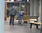Na klopcah železniške postaje se je pred tremi leti vnel prepir, ki se je končal z 11-centimetrsko vbodno rano   Foto: Ilona Dolenc