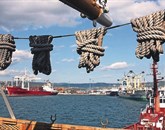 Luko Koper monopol pri vleki ladij stane 400.000 evrov. Kazen odplačuje postopno. Foto: Zdravko Primožič/Fpa