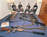V preiskavo kriminalnih združb naj bi sodil tudi zaseg večje količine orožja lani novembra na italijanski strani Fernetičev Foto: Damijan Balbi/Kroma