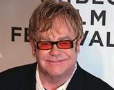 Potem ko je v Angliji in Walesu v soboto začel veljati zakon o porokah istospolnih partnerjev, je britanski pop pevec Elton John napovedal, da se bo poročil s svojim dolgoletnim partnerjem Davidom Furnishem Foto: Wikipedia