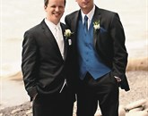 Nevio Prosen (levo) in David Dovgan. Fotografija je nastala na Neviovi poroki v ZDA;  David je bil njegova poročna priča. 
