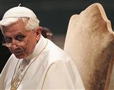 Decembra lani je papež v roke dobil dva v rdeče usnje oblečena zvezka, ki sta na skoraj 300 straneh popisala “natančen zemljevid” nepravilnosti in goljufij, ki so se dogajale na Svetem sedežu, ter ljudi, odgovornih zanje Foto: Alessandro Bianchi
