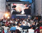 Letni kino na Manziolijevem trgu je bil ob koncu tedna poln -  tako kot na otvoritveni projekciji  Foto: Zdravko Primožič/Fpa