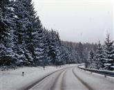 Prihod zime je v Avstriji in Nemčiji v noči na danes povzročil vrsto težav Foto: STA