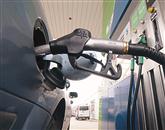 Kljub zvišanju trošarin cene bencina navzdol