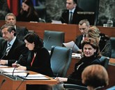 Bratuškova: Vlada trdo dela za zagon gospodarstva