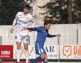 Matej Mavrič Rožič (levo) še tehta, ali je po poškodbi smiselno tvegati in še igrati nogomet Foto: Leo Caharija