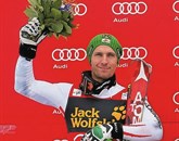 Avstrijec Marcel Hirscher, skupni zmagovalec svetovnega pokala alpskih smučarjev minule zime, je prepričljivo zmagal na slalomu v finskem Leviju 