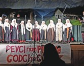 Na državnem srečanju pevcev ljudskih pesmi so Primorsko letos zastopale Pevke ljudskih pesmi KD Kraški šopek Foto: Rado Andolšek