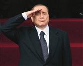 Samega sebe je Berlusconi v včerajšnjem intervjuju označil za zadnji branik demokracije in svobode pred levico Foto: Starface